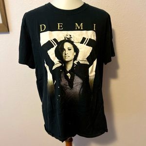 ⚡️Demi Lovato 2016 concert tee⚡️